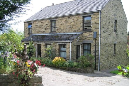 Ashcroft Cottage Reeth, set in two acres garden, river, ponds, amazing views