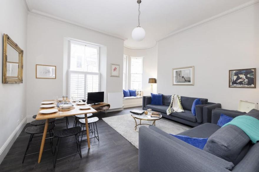 Sophisticated&Bright 4BR apt near Edinburgh Castle