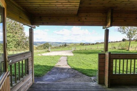 PEN Y CLAWDD, pet friendly, character holiday cottage in Presteigne