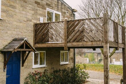 Bike shed sleeps up to 10 at New Mills Marina