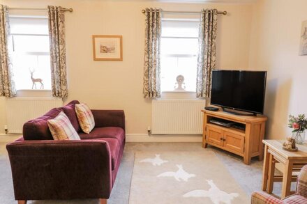 HUDSON COTTAGE, pet friendly, character holiday cottage in Whitby