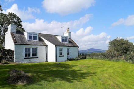 Airie Farmhouse -  a house that sleeps 7 guests  in 3 bedrooms