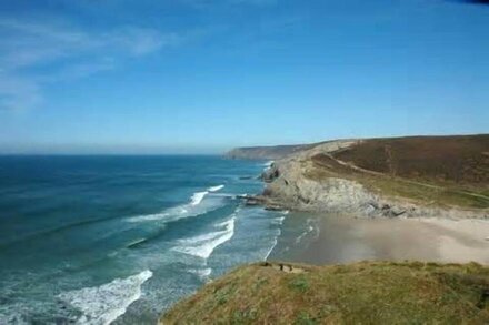 Traditional miner's cottage in the heart of Cornwall by beautiful moorland