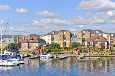 Harbour Views Apartment and a Private Balcony