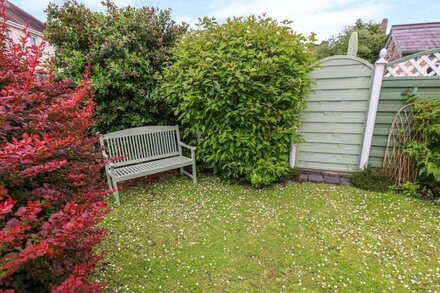 CASTLE SCHOOL HOUSE, pet friendly, with a garden in Kidwelly