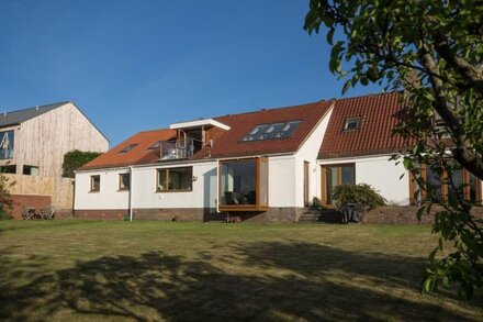 GULLANE- Superb holiday home with balconies overlooking golf course and sea