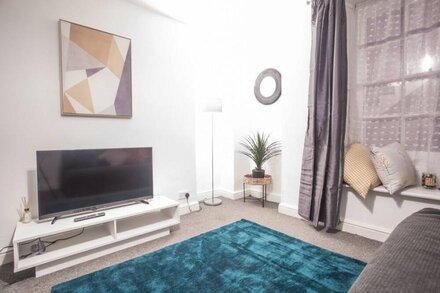 Short Stay Bristol - Oakfield Apartment