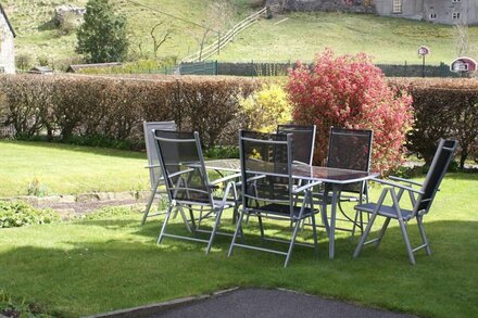 Birch Cottage Holiday Cottage, centrally located In the village of Hartington.