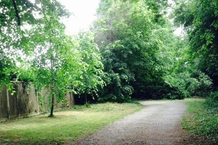 Beautiful Victorian cottage in Ashtead easy access to London set in countryside