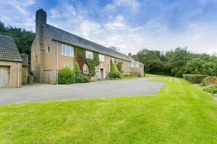 Cae'r Borth - sleeps 14 guests  in 7 bedrooms