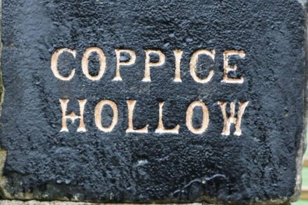 COPPICE HOLLOW, family friendly, with a garden in Buxton