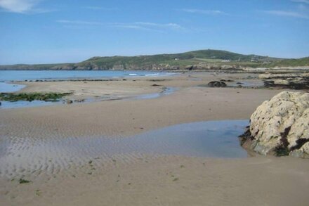 Borthwen Farmhouse -  a dog that sleeps 10 guests  in 5 bedrooms