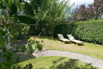 Bryn Mel (Honey Hill Cottage) -  a dog friendly house that sleeps 6 guests  in 4 bedrooms