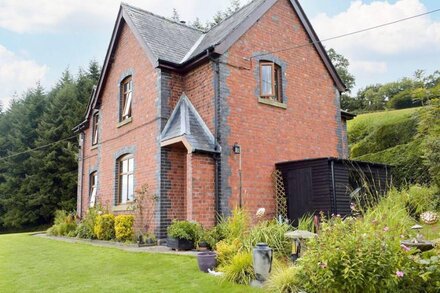 4 bedroom accommodation in Llandinam, near Llanidloes