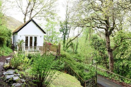 TWIGS, country holiday cottage, with a garden in Woody Bay