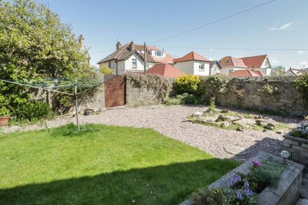 WESTBOURNE, family friendly, country holiday cottage in Llandudno