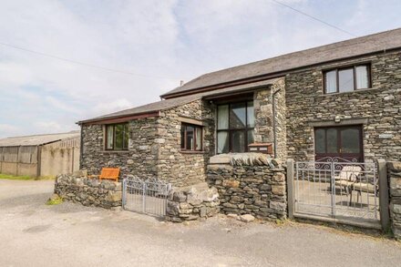 GREEN HILLS LODGE, pet friendly, with a garden in Ulverston