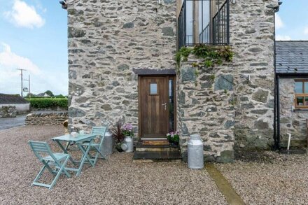 Cwt y Bugail - Two Bedroom House, Sleeps 3