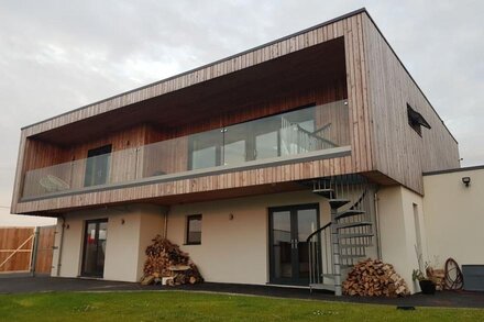 Tregarden, Contemporary Beach Property minutes from Widemouth Bay, Bude