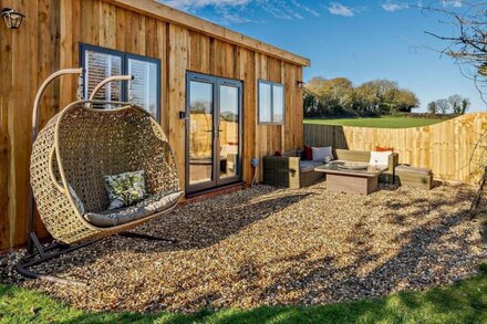 Log Cabin near Bath with Hottub