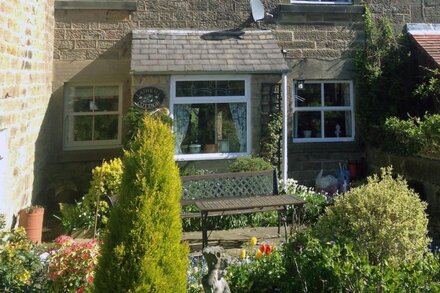 Peak District Cottage with Old World charm plus Superfast Wifi and Netflix