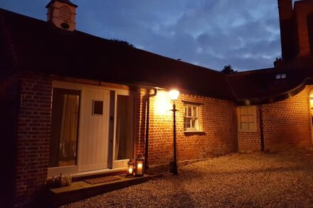 Double Bedroom in Grade 2 Listed Barn Conversion