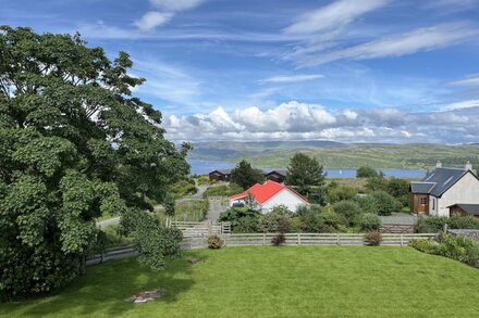 A spacious pet friendly holiday home that sleeps 8 guests.