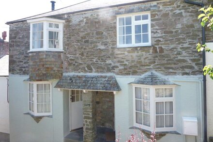 A beautiful, secluded holiday home for up to 6, right in the centre of Salcombe