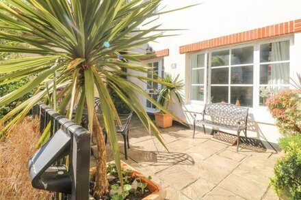 4 OLD MILL COURT, pet friendly, country holiday cottage in Brixham