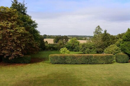 Comfortable apartment with country views on northern edge of Winchester