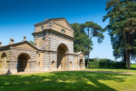 The Triumphal Arch West