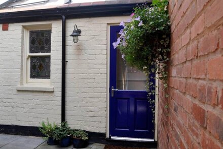 Immaculate Quiet Coach House in Garden, Birmingham