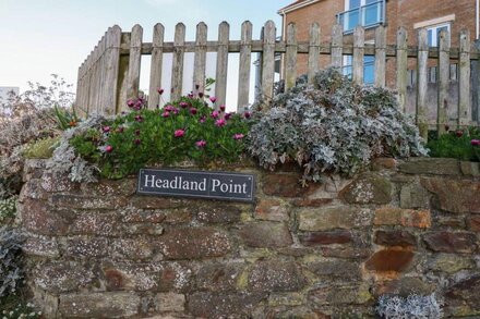 9 HEADLAND POINT, family friendly, country holiday cottage in Newquay