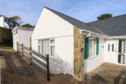 14 CAE PIN, character holiday cottage, with a garden in Abersoch