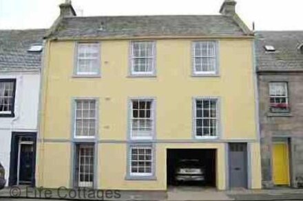 Historic 3 bedroomed house in centre of St Andrews