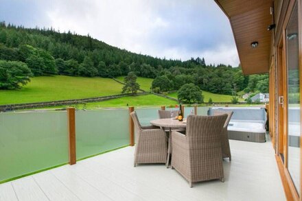 Llyn Brenig Lodge - Two Bedroom House, Sleeps 4