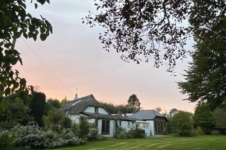 Beautiful Grade 2 Listed Thatch Cottage in a Quiet Village, Close to Beaches.