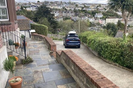 Mevagissey Holiday Home - sea view and parking