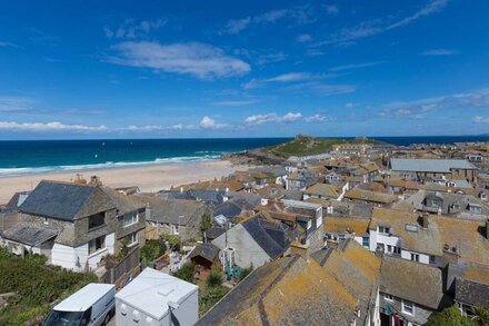 ALFRED WALLIS, pet friendly, character holiday cottage in St Ives