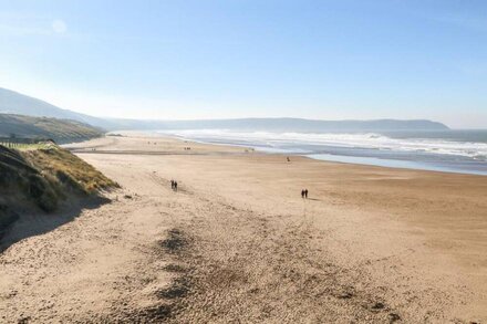 BEACH LODGE, family friendly, country holiday cottage in Woolacombe