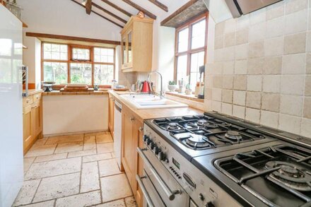 MANOR FARM HOUSE, family friendly, with open fire in Bacton