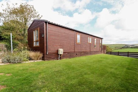 ORCHARD VIEW, pet friendly, character holiday cottage in Tintagel