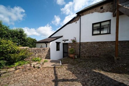 Wren Cottage - Sleeps 4 with a pool & games room