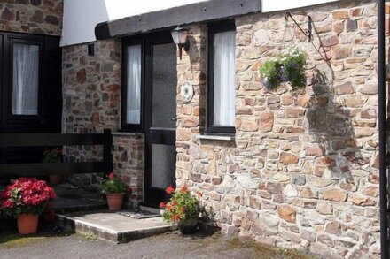 Puffin Cottage - Countryside cottage with a pool