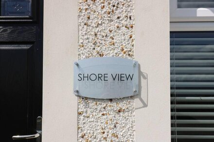 SHORE VIEW, romantic, country holiday cottage in Kinghorn