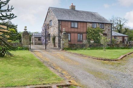 6 bedroom accommodation in Weston Rhyn, near Oswestry