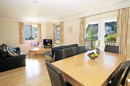 WATERS EDGE, family friendly, with a garden in Falmouth