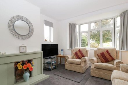 RIDGE VIEW MALVERN, pet friendly, with a garden in Great Malvern