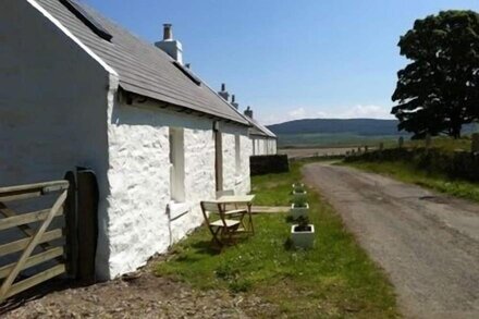 Traditional Cottage In A Beautiful Peaceful Location Close To The Sea