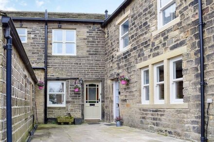 3 bedroom accommodation in Eldwick, near Bingley